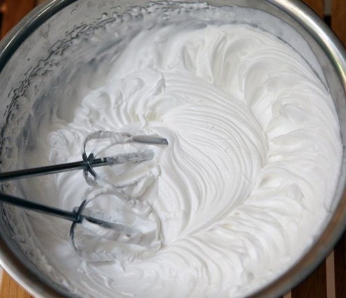 Whipping cream cần được đánh bông