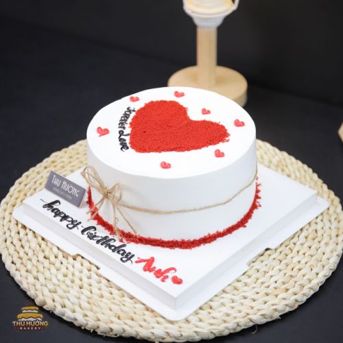 Bánh sinh nhật phủ bột đỏ đơn giản -2