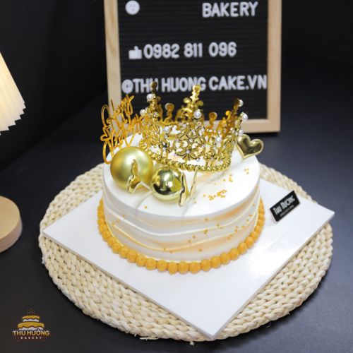 Bánh sinh nhật vương miện vàng -3