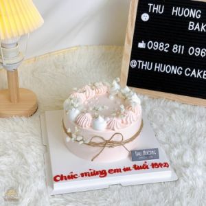 Bánh sinh nhật trang trí hoa baby