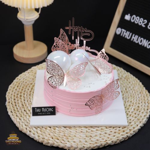 Bánh sinh nhật trang trí bướm tone hồng