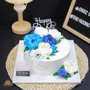 Bánh sinh nhật tone trắng hoa kem